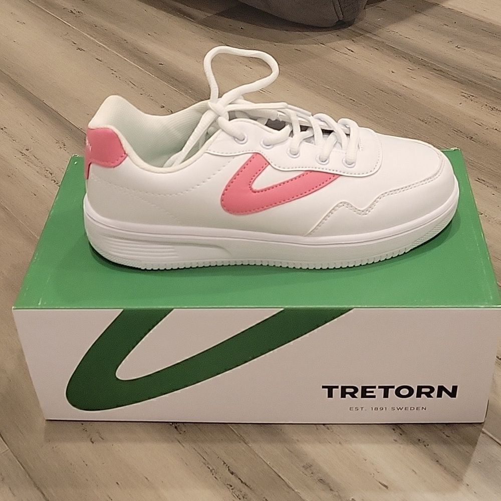 TRETORN girls sneakers size 5